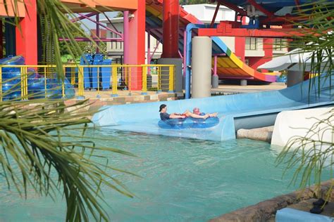 The jungle waterpark atau jungle water adventure adalah sebuah wahana rekreasi air untuk keluarga yang berada di perumahan bogor nirwana residence. Water Park in Phuket | Excursion to Splash Jungle Water Park