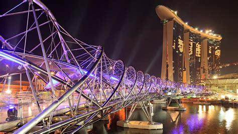 See Singapore From Unique Bridges Near Merlion Park