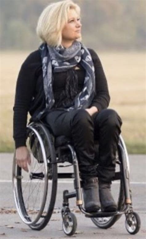 Pin Von Francesca Hearne Auf Wheelchair Women In 2022 Lederstiefel