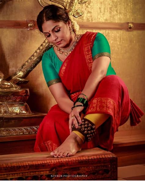 Malayalam Actress Asha Sarath In Red Saree Dancing Photos Asha Sarath Latest Hot And Spicy
