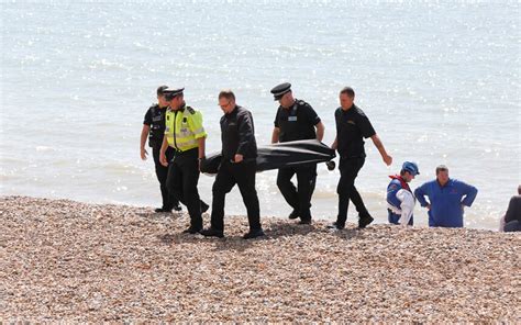 Mans Body Found On Brighton Beach Telegraph