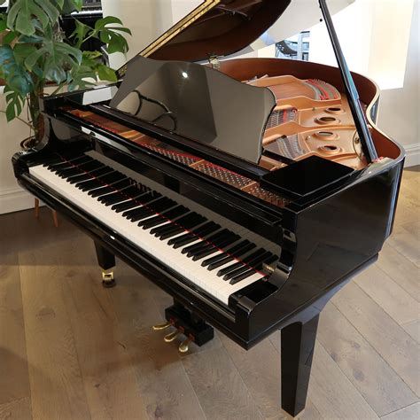 Yamaha GC1 Grand Piano (2006)