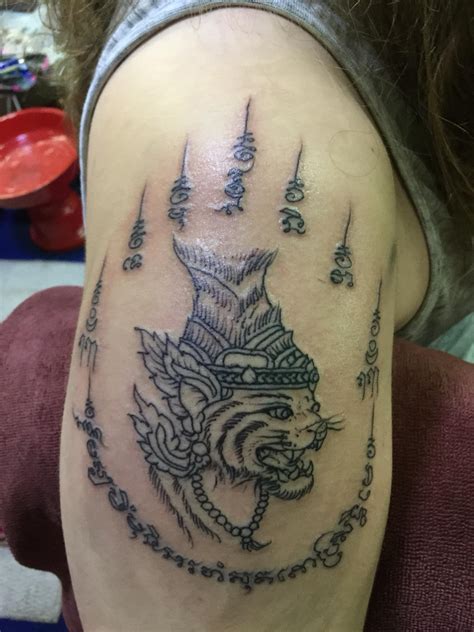 These tattoos have very strong ties to religion and spirituality. Traditional Thai Occult Tattoo of Lersi Samingprai by ...