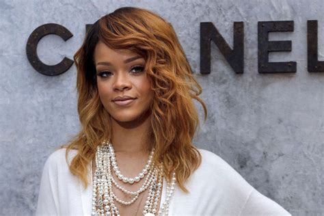 Rihanna To Receive Fashion Icon Of The Year Award London Evening