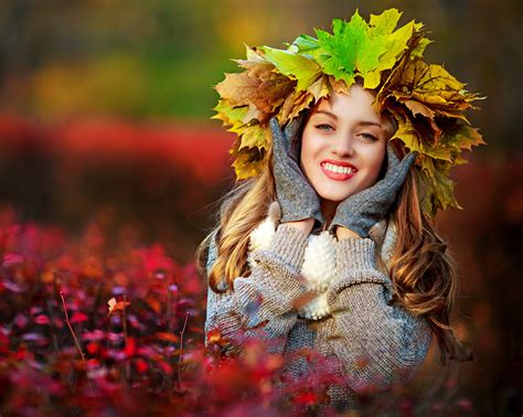 Photo Foliage Glove Smile Bokeh Girls Autumn Wreath Hands Glance