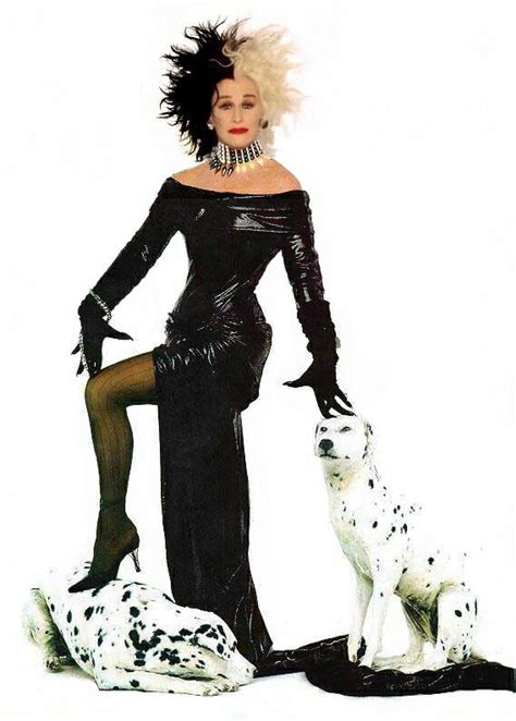 Cruella de vil is an instantly recognizable character, whether you are a big disney fan or not, and cruella comes from director craig gillespie, who might not be a household name but you're probably. Glenn Close~ Cruella Deville, 101 Dalmatians | Cruella ...