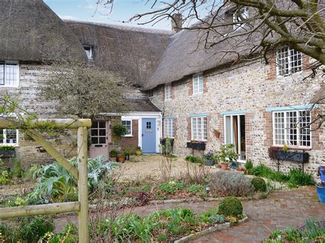 Visit This 16th Century Thatched Holiday Cottage With An Original