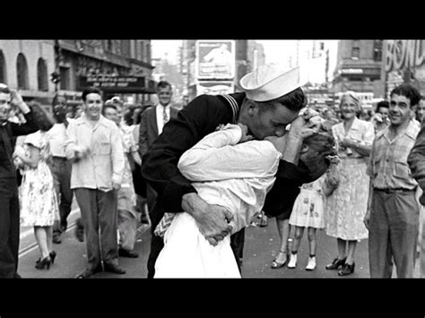 Kissing The War Goodbye Remembering Iconic Photo 70 Years After Vj Day