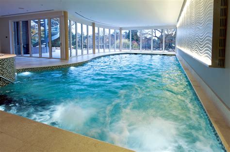 Indoor pool spa jets