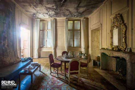 Abandoned French Chateau Living Room Houses In France Old Houses Abandoned Houses