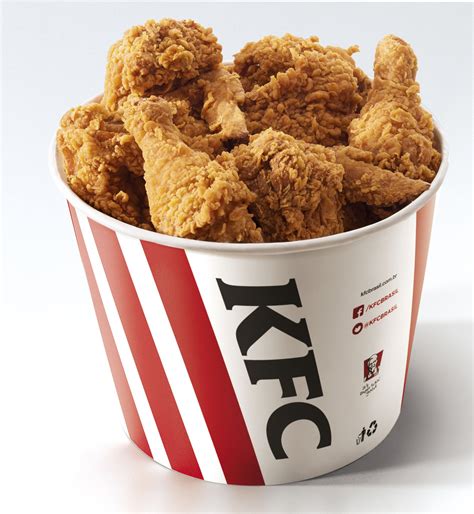 Kfc (short for kentucky fried chicken) is an american fast food restaurant chain headquartered in louisville, kentucky, that specializes in fried chicken. KFC apresenta novas embalagens | EmbalagemMarca
