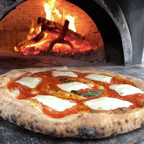 Pizaros Pizza Napoletana Style Pizza Cooks In 90 Seconds At 900
