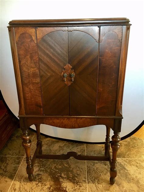 Philco 50's bakelux turntable & cd player am / fm working cond. Mahogany Philco 1920s Music Radio Cabinet with Needlepoint ...