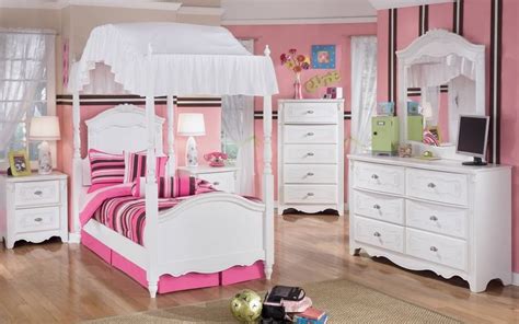 You can opt for a crib set that transitions for this next step. great girlie girl room | Toddler bedroom sets, Girls ...