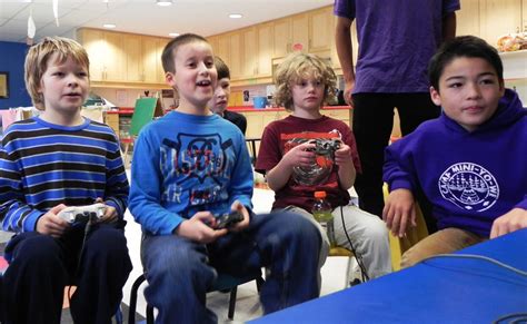 Si un niño parece obsesionado con los videojuegos e. Dejar a los niños jugar a videojuegos es beneficioso para ...