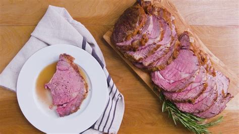 Roast for 35 to 40 minutes (5 minutes per pound), then turn the oven off and let the roast sit inside the oven for 1 1/2 hours (do not open the oven door during . The Closed-Oven Method for Cooking a Prime Rib Roast ...