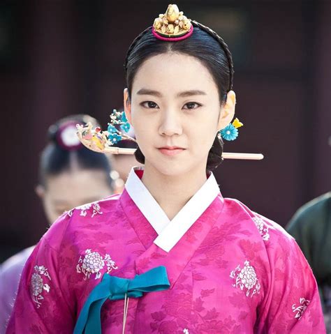 Top 6 Most Beautiful K-Pop Acting-Dols In Korean Traditional Clothes 