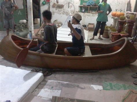Pembuatan perahu mancing,perahu nelayan katinting dari bahan fiber glass. jual perahu kano klasik dari fiber panjang 3 meter harga ...
