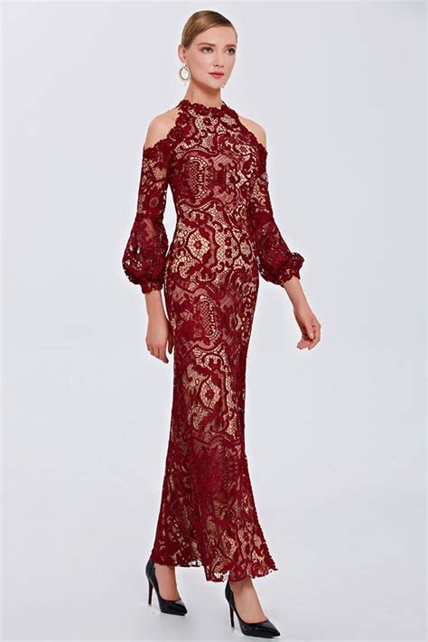 Parcourez notre sélection de robe longue en dentelle : Robe dentelle bordeaux fendue à manche découpée longue au ...
