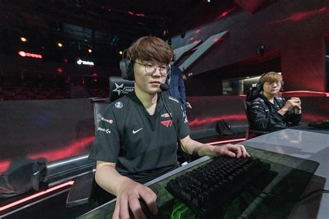 The game consists of up to 50 players falling from a parachute on an island in search of weapons and equipment in order to dominate the task. Clozer - Liquipedia League of Legends Wiki