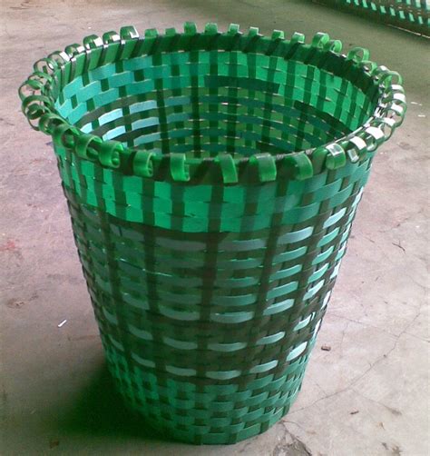 Ternyata sendok plastik jika kita gali terus bisa menjadi sesuatu yang unik dan tidak terfikirkan sebelumnya. Kerajinan berbahan Tali plastik : Dari Sampah menjadi ...