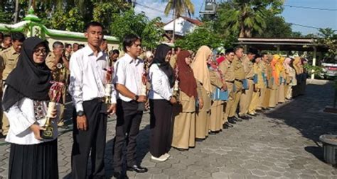 Memiliki sertifikat kepala tk/ra yang diterbitkan oleh lembaga yang ditetapkan pemerintah. Penghargaan Kepala Sekolah, Guru, Pengawas Berprestasi dan ...