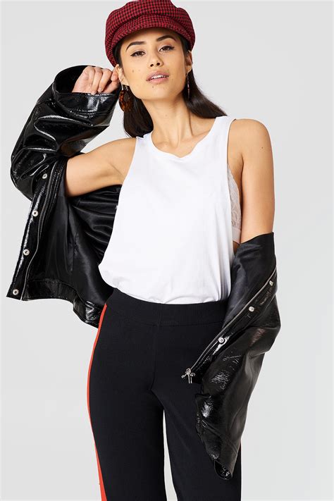 The company offers customers new arrivals every day and free worldwide. Na-Kd Deep Side Tank Top - White | ModeSens