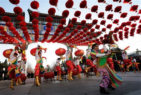 The 15th lunar day of the first lunar month is friday, february 26, 2021. Fireworks and dragon dances usher in Year of the Monkey ...