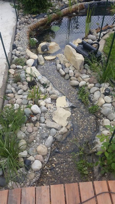 Teiche und angelegte wasserläufe, die von kleinen stegen überspannt sind, lassen sich in fast jedem garten realisieren. Kleiner Wasserlauf Im Garten Gartengestaltung von Kleiner ...