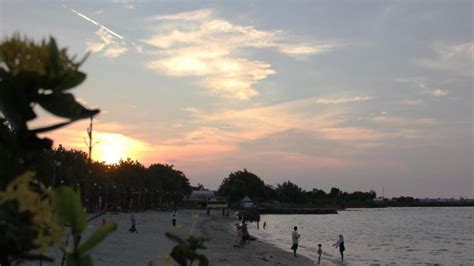 Harga Tiket Masuk Tempat Wisata Hits Di Gresik Healing Menikmati Sunset Di Pantai Delegan