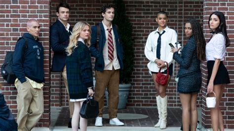 Gossip Girl Returns With A New Decade New Cast Of Characters But
