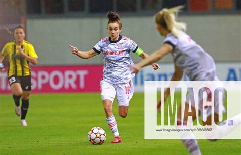 Lina Magull Fcb On The Ball Womens Football Uwcl Womens Champions League Fc Bayern Munich Vs