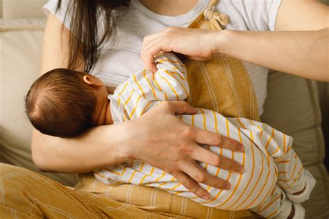 Inverted Nipples Signs Causes And Solutions For Breastfeeding