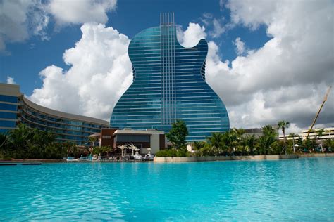 world s first guitar shaped hotel opens in florida