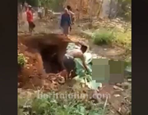 Kangen Ibu yang Sudah Meninggal, Anak Ini Bongkar Makam dan Inapkan Jenazah | beritajatim.com