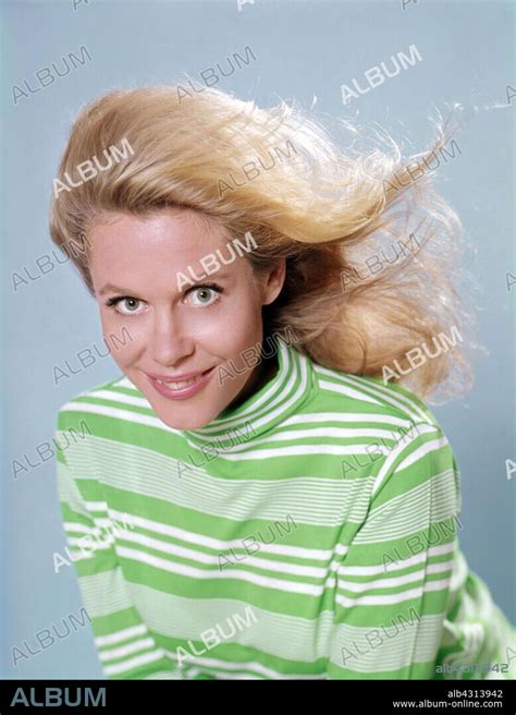 Elizabeth Montgomery In Bewitched 1964 Directed By Ida Lupino