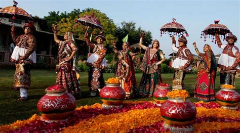 Garba Folk Dance Of Gujarat History Symbolisim And Attire