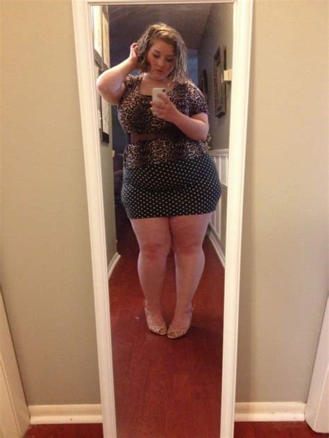 Plump Babe In A Short Skirt And Leopard Top Scrolller