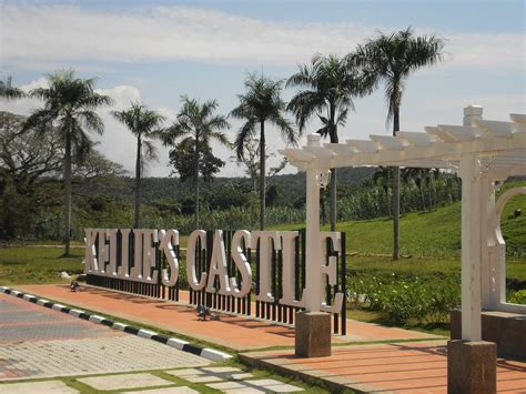 Pada tahun ini seramai 100 murid telah mendaftar untuk memasuki 4 buah pasti di kawasan batu gajah. Kellie's Castle, Batu Gajah, Perak Januari 2013