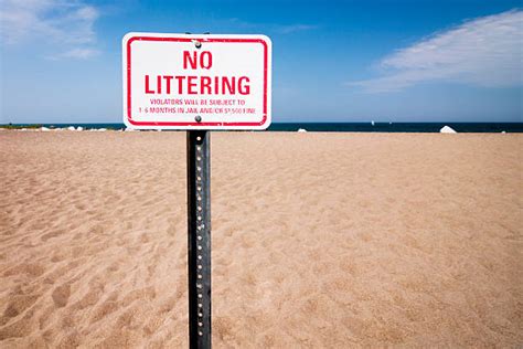 Do Not Litter Sign Stock Photos Pictures And Royalty Free Images Istock