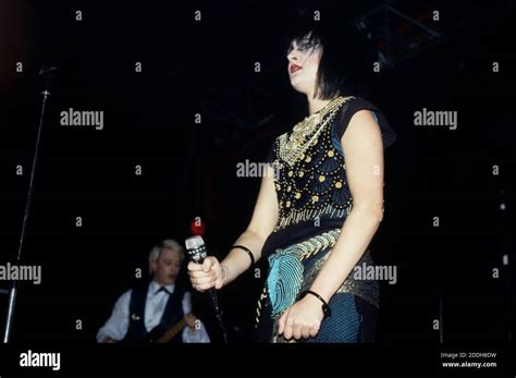 steve severin and siouxsie sioux from siouxsie and the banshees live at the hammerswithh palais