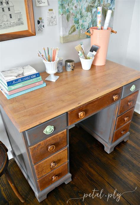 A two toned chalk paint desk redo. Two-Toned Driftwood Desk