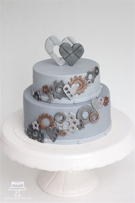 Nicht selten ist man mehrmals im jahr zu einer hochzeitsfeier. Zur eisernen Hochzeit | Tortenkunst - einfach zuckersüß