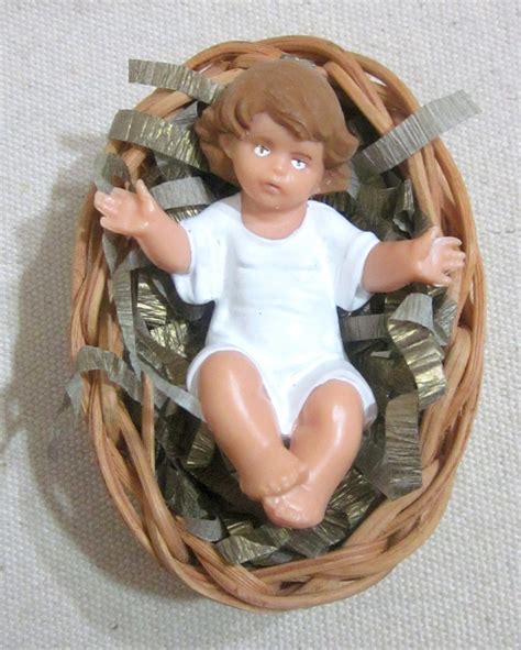 O molde pode ser recortado na tesoura, ou se você. Menino Jesus Resina Cesto de Vime 7,5 cm no Elo7 | Dina ...
