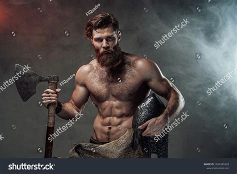 Serious Muscular Viking Beard Naked Torso Stok Foto Raf