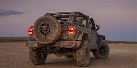 While the 2021 gladiators could get expensive in a short period of time, jeep has yet to announce a complete list of changes to the 2021 gladiator the wrangler 392 is based on the svelte rubicon, and we wouldn't be surprised to see jeep offer the hemi v8 in the mojave trim to make it a more. 2021 Gladiator 392 V8 - 2021吉普牧马人无限392透露：470-HP Hemi V8，升级嘉豪_蜀车网 / Research the 2021 jeep ...