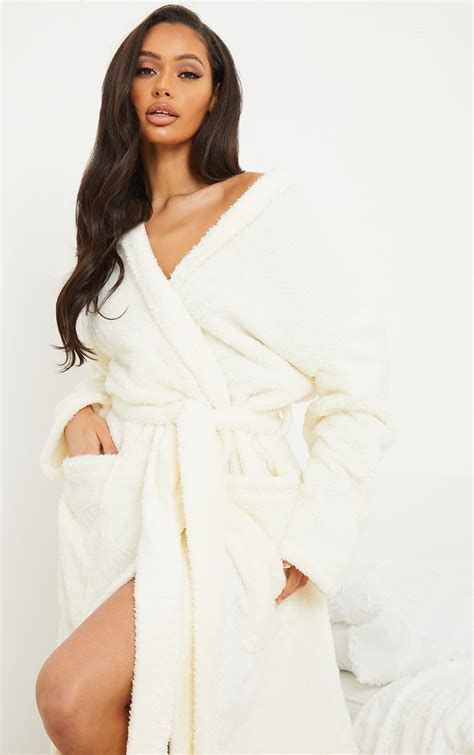 White Oversized Fluffy Dressing Gown Prettylittlething Il