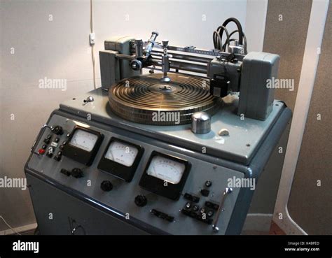 London Uk 29th Mar 2017 A Vinyl Record Cutting Machine Of The