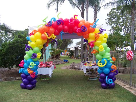 Clown sculpture with balloons good idea for greeting guests by entrance to the party balloon sculptures clown acrobat, pink elephant, happy clown display decoration for the stage big top circus entrance. Our carnival arch entrance to the fun of the fair. # ...