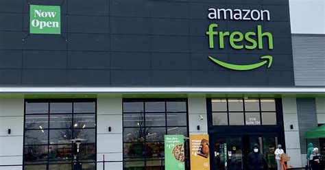 Up Close And Outside The New Amazon Fresh Chicago